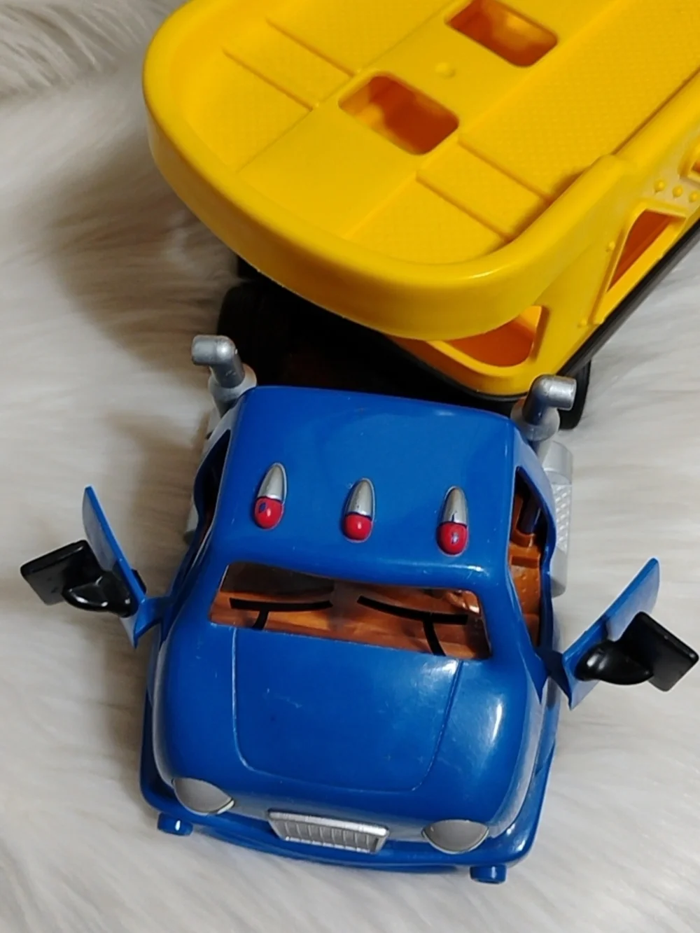(BX87) Cary Carrier Chevron Cars 1998 Kids Car Transporter Toy Truck